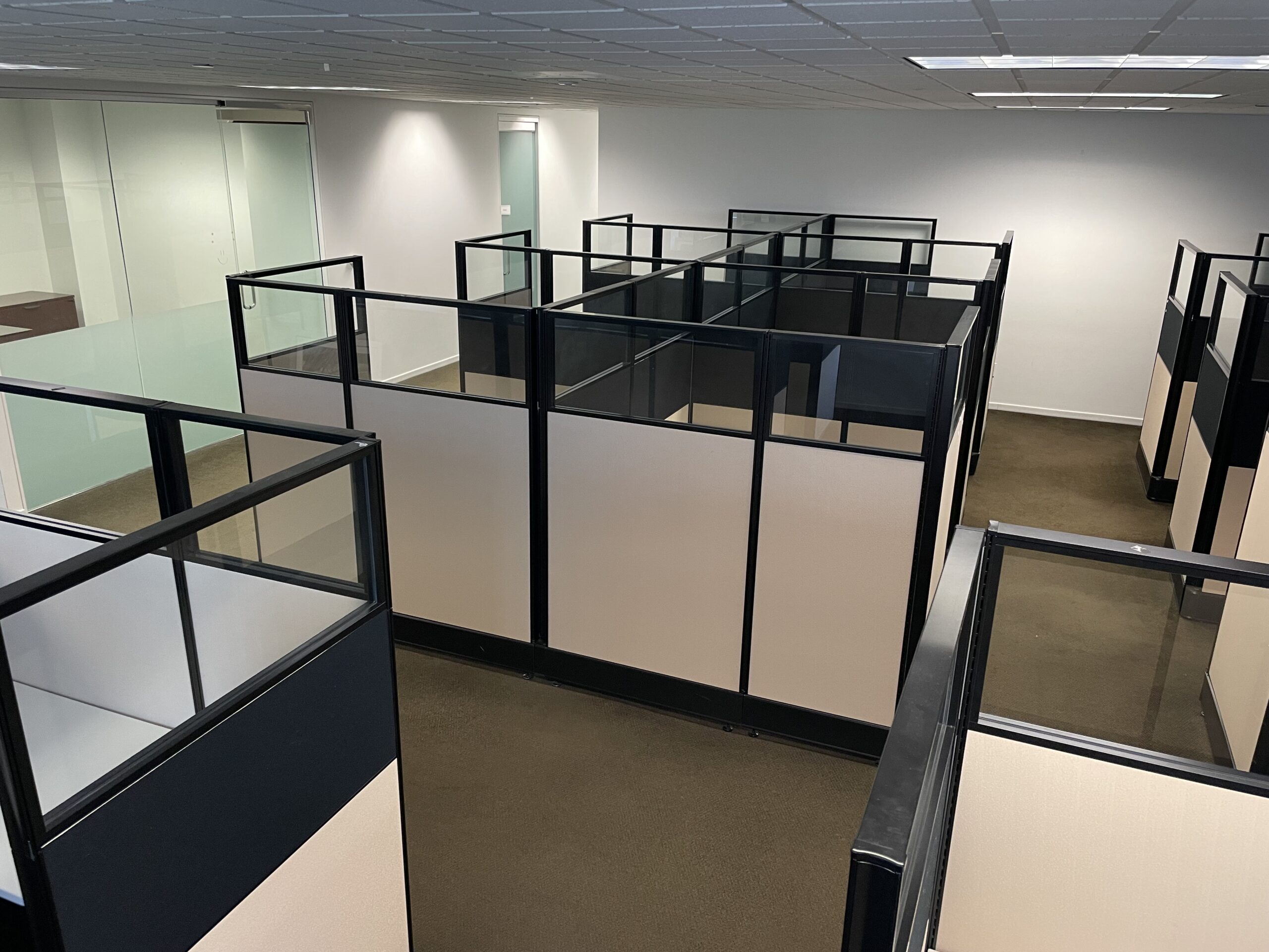 Office Cubicles With Glass Pod Of - Cubicle Depot